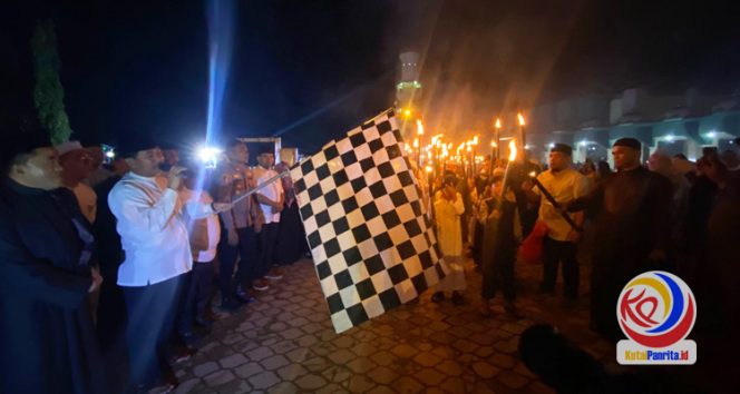 
 Sekda Kukar Lepas Ratusan Peserta Pawai Obor Dalam Rangka Menyemarakkan Tahun Baru Islam 1447 H