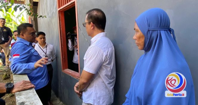 
 Bupati Kukar Tinjau Warga Terdampak Longsor di Tenggarong