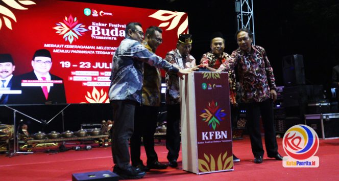 
 Kemegahan Malam Pembukaan Kukar Festival Budaya Nusantara 2025