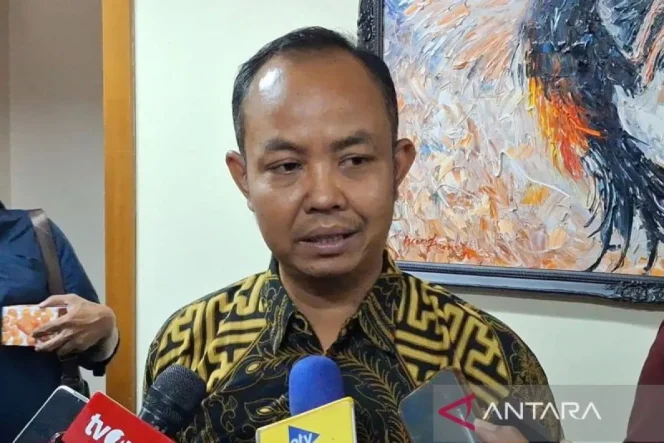 
 Ketua Komisi Pengaduan dan Penegakan Etika Pers Dewan Pers Muhammad Jazuli memberikan keterangan kepada wartawan di Gedung Dewan Pers, Jakarta, Selasa (5/8/2025). ANTARA/Fianda Sjofjan Rassat/am.