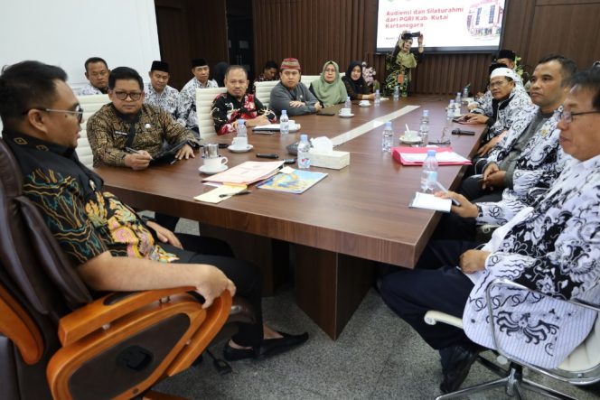
 PGRI Kaltim Audiensi dengan Bupati Kukar, Bahas Pembangunan Pendidikan dan Rencana Fakultas Kedokteran