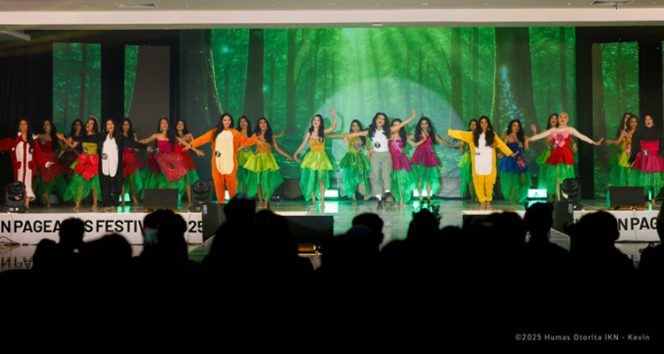 
 Persembahan Lirakwana, cerita mengenai pentingnya menjaga ekosistem lingkungan yang dibawakan oleh kolaborasi antara Teater Keliling dan Finalis Putri Bumi Indonesia 2025. (Foto. Dok. Humas Otorita IKN)