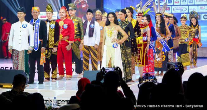 
 10 besar Putra-Putri Pariwisata Nusantara pada malam Grand Final pemilihan Putra-Putri Pariwisata Nusantara 2025. (Foto. Dok: Humas Otorita IKN)