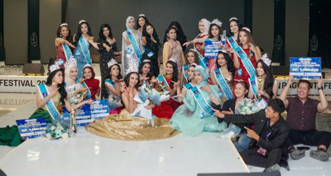 
 Para finalis Putri Kampus Indonesia 2025 berfoto bersama di panggung El John Pageant Festival di Ibu Kota Nusantara. (Foto Dok: Humas Otorita IKN)