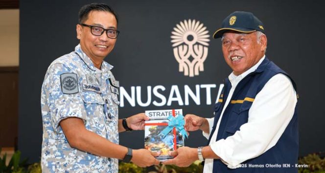 
 Kepala Otorita Ibu Kota Nusantara (IKN), Basuki Hadimuljono, menerima kunjungan resmi Delegasi Malaysian Armed Forces Defence College atau Maktab Pertahanan Angkatan Tentera Malaysia (MPATM), sebuah institusi pendidikan tinggi yang berfokus pada pengembangan kapasitas perwira senior Angkatan Tentera Malaysia di bidang pertahanan dan keamanan (20/08/2025). (Foto. Dok: Humas Otorita IKN)