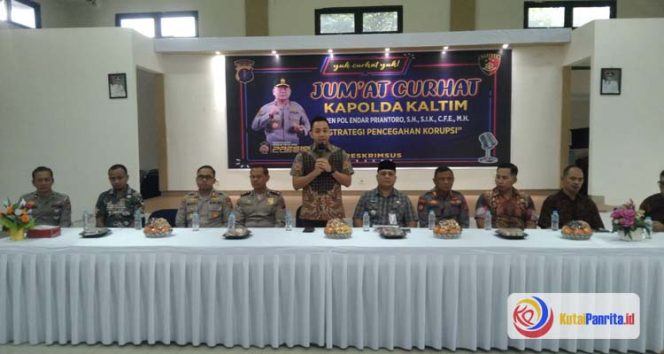 
 Polres Kukar Gelar Jumat Curhat di Desa Jongkang, Warga Sampaikan Aspirasi Langsung