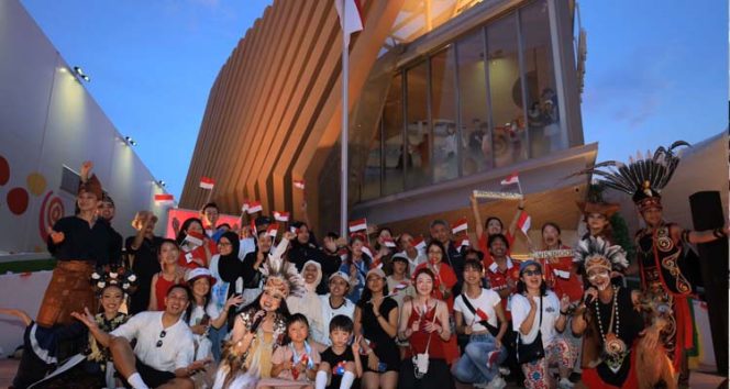 
 Paviliun Indonesia kembali menorehkan prestasi membanggakan dalam ajang World Expo 2025 Osaka. Bertepatan dengan perayaan Hari Kemerdekaan Indonesia ke-80 pada 17 Agustus 2025, jumlah kunjungan ke Paviliun Indonesia menembus angka 2 juta pengunjung sejak pembukaan Expo pada April lalu. (Foto. Dok: Paviliun Indonesia Expo 2025 Osaka)