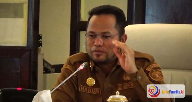 
 Gubernur Kalimantan Timur, Rudy Mas’ud, menghadiri pertemuan dengan distributor beras dari berbagai daerah di Kaltim, pada Selasa (19/8/2025). (Axel R/Fairuzzabady/KutaiPanrita.id)