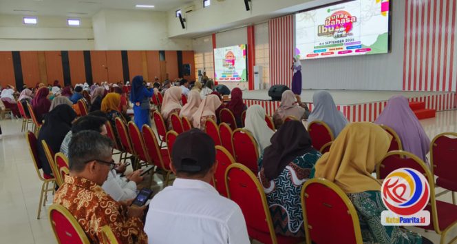 
 Festival Tunas Bahasa Ibu (FTBI) merupakan bagian dari program nasional pelestarian bahasa daerah, dan kegiatan tersebut digelar oleh Dinas Pendidikan dan Kebudayaan Kutai Kartanegara. (Indirwan/Fairuzzabady/KutaiPanrita.id)