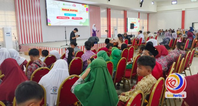
 Festival Tunas Bahasa Ibu (FTBI) tahun 2025 kembali digelar Dinas Pendidikan dan Kebudayaan (Disdikbud) Kabupaten Kutai Kartanegara (Kukar), Kamis (4/9/2025). (Indirwan/Fairuzzabady/KutaiPanrita.id)