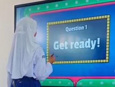 Penggunaan Perangkat Digital dalam Proses Belajar Mengajar SMPN 8 Muara Badak. (Indirwan/Fairuzzabady/KutaiPanrita.id)
