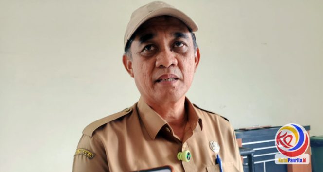 
 Kepala Bidang Kebudayaan Dinas Pendidikan dan Kebudayaan Kabupaten Kutai Kartanegara, Puji Utomo, saat memberikan keterangan persnya kepada asejumlah awak media. (Indirwan/Fairuzzabady/KutaiPanrita.id)