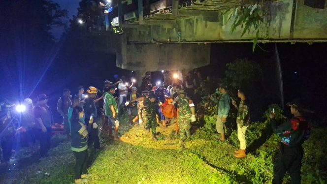 
 Tim SAR Gabungan berhasil menemukan seluruh korban kecelakaan perahu terbalik di Sungai Meratak, Desa Tepian Langsat, Kecamatan Bengalon, Kabupaten Kutai Timur, Kalimantan Timur, Rabu (8/10/2025)