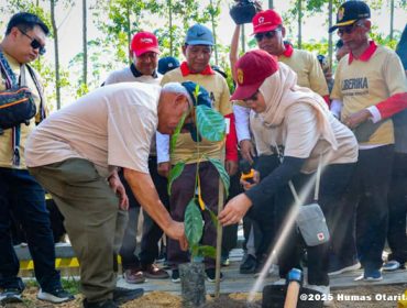 Berlokasi di DAS Sanggai, KIPP Nusantara, Ibu Kota Nusantara menorehkan rekor MURI terbaru sebagai aksi penanaman 1010 kopi liberika dengan jumlah peserta terbanyak sejumlah 1486 peserta, Jumat (10/10/2025).