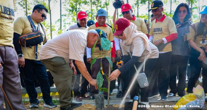 
 Berlokasi di DAS Sanggai, KIPP Nusantara, Ibu Kota Nusantara menorehkan rekor MURI terbaru sebagai aksi penanaman 1010 kopi liberika dengan jumlah peserta terbanyak sejumlah 1486 peserta, Jumat (10/10/2025).