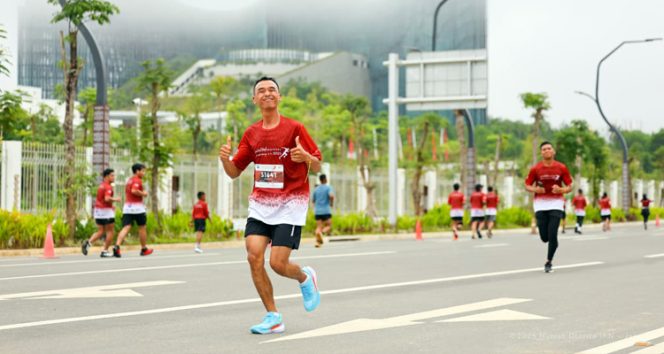 
 Geliat para peserta Swissôtel Nusantara Anniversay Run 2025 dalam mengarungi rute sejauh 8 km di Kawasan Inti Pusat Pemerintahan (KIPP) IKN, Nusantara.