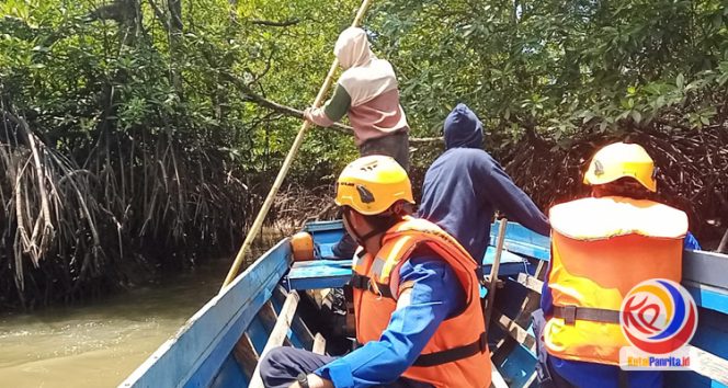 
 Tim SAR Gabungan saat melakukan pencarian terhadap seorang pemancing yang diduga diterkam buaya di Sungai Kariangau, Kelurahan Solok Tengah, Balikpapan Barat, Rabu (15/10/2025).