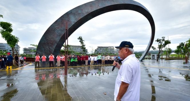 
 Dalam semangat memperingati Hari Cinta Puspa dan Satwa Nasional yang jatuh setiap 5 November, Otorita IKN menanam 600 pohon di Plaza Seremoni, Kawasan Inti Pusat Pemerintahan (KIPP) IKN pada Rabu (05/11/2025).
