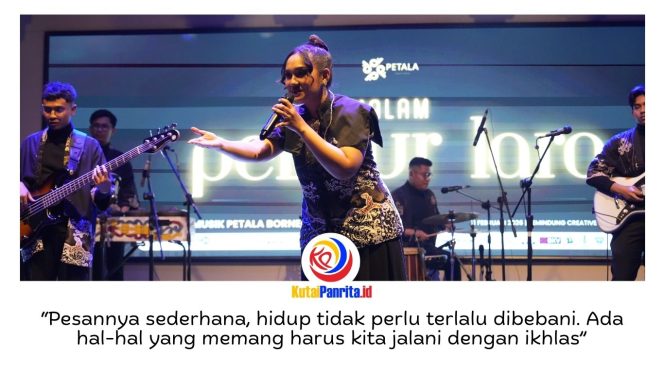 
 Penampilan Petala Borneo Indonesia dalam pertunjukan bertajuk “Malam Pelipur Lara” di Temindung Creative Hub, Samarinda, Rabu (11/2/2026) malam. Dok: Petala Borneo Indonesia.