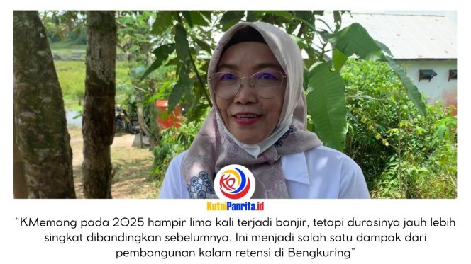 
 Lurah Sempaja Timur, Yuliani, memberikan keterangan pers kepada sejumlah awak media terkait dampak pembangunan kolam retensi di kawasan Bengkuring, Kelurahan Sempaja Timur. Pembangunan tersebut mulai menunjukkan hasil positif dalam penanganan banjir, meski genangan masih terjadi beberapa kali sepanjang 2025, durasinya kini jauh lebih singkat dibandingkan sebelumnya. Foto: Yana Ashari.