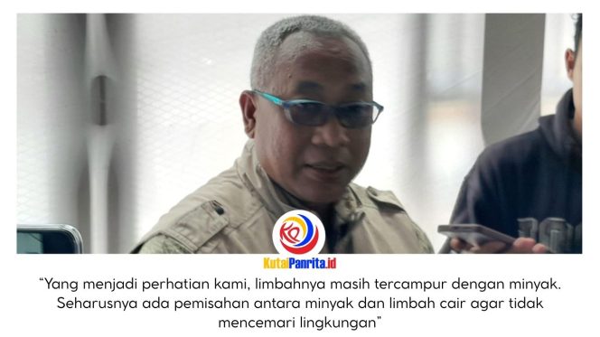 
 Kepala Bidang P2KLH DLH Kota Samarinda, Agus Mariyanto, memberikan keterangan kepada awak media usai mendampingi Komisi III DPRD Kota Samarinda melakukan inspeksi mendadak (sidak) di sejumlah usaha kuliner di Kota Tepian, Kamis (5/3/2026). Sidak tersebut menyoroti pengelolaan limbah usaha, khususnya limbah cair yang bercampur minyak dan berpotensi mencemari lingkungan. Foto: Yana Ashari.