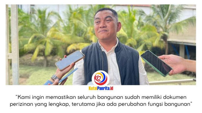 
 Anggota Komisi I DPRD Kota Samarinda, Aris Mulyanata, yang juga politisi Fraksi PKB, memberikan keterangan kepada awak media terkait persoalan perizinan kawasan pergudangan di Jalan Suryanata serta aktivitas pematangan lahan di Jalan Pembangunan, Selasa (10/3/2026). Foto: Yana Ashari.