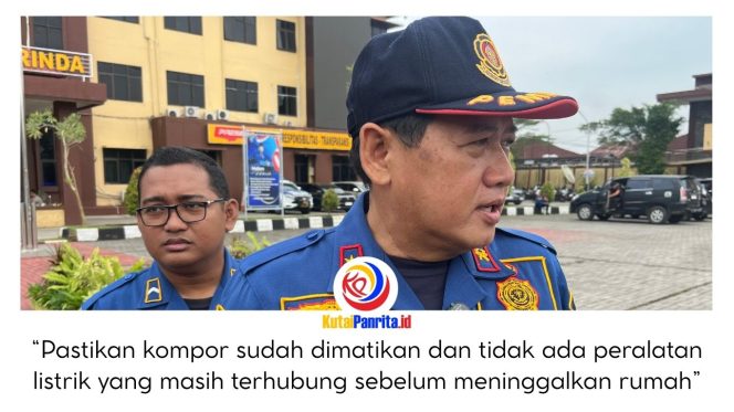 
 Kepala Dinas Pemadam Kebakaran dan Penyelamatan Kota Samarinda, Hendra, memberikan keterangan kepada awak media terkait imbauan kepada masyarakat agar meningkatkan kewaspadaan terhadap potensi kebakaran rumah saat mudik Lebaran, usai mengikuti Apel Gelar Pasukan Operasi Kepolisian Terpusat “Ketupat” 2026 dalam rangka pengamanan Idul Fitri 1447 Hijriah di Samarinda, Kamis (12/3/2026). Foto: Yana Ashari.