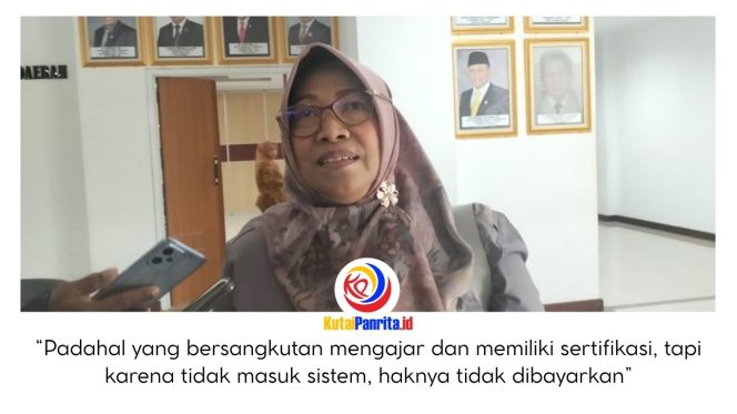 
 Wakil Ketua Komisi IV DPRD Kota Samarinda, Sri Puji Astuti, memberikan keterangan kepada awak media usai rapat terkait permohonan audiensi dan fasilitasi penyelesaian Tunjangan Profesi Guru (TPG) yang belum terbayarkan, serta persoalan mutasi dan pendistribusian guru ASN bersertifikasi, Senin (30/3/2026). Foto: Yana Ashari.
