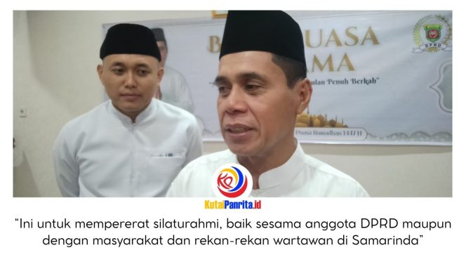 
 Ketua DPRD Kota Samarinda, Helmi Abdullah, memberikan keterangan kepada awak media terkait kegiatan buka puasa bersama yang digelar Dewan Perwakilan Rakyat Daerah (DPRD) Kota Samarinda. Kegiatan ini rutin dilaksanakan sebagai wadah mempererat kebersamaan antara anggota dewan, masyarakat, serta para pemangku kepentingan di Kota Samarinda. Foto: Yana Ashari.