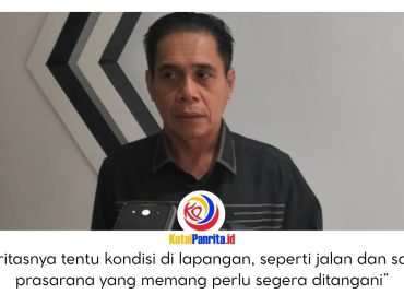 Ketua DPRD Kota Samarinda, Helmi Abdullah, memberikan keterangan kepada awak media usai rapat paripurna terkait pembahasan Pokok-Pokok Pikiran (Pokir) DPRD yang merupakan rangkuman hasil reses anggota dewan dalam menyerap aspirasi masyarakat di lapangan. Foto: Yana Ashari.