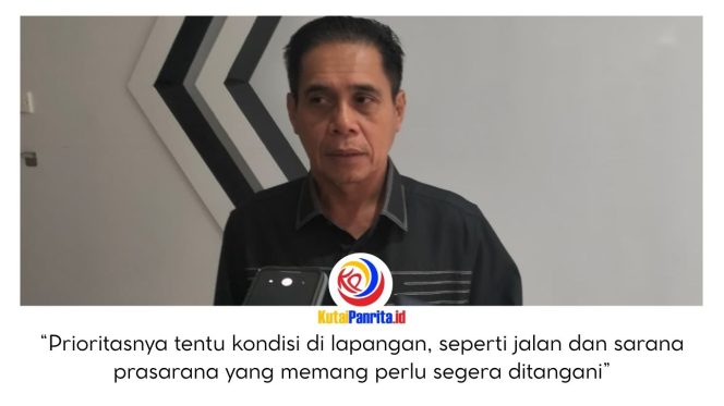 
 Ketua DPRD Kota Samarinda, Helmi Abdullah, memberikan keterangan kepada awak media usai rapat paripurna terkait pembahasan Pokok-Pokok Pikiran (Pokir) DPRD yang merupakan rangkuman hasil reses anggota dewan dalam menyerap aspirasi masyarakat di lapangan. Foto: Yana Ashari.