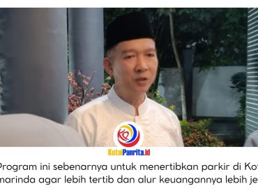 Anggota Komisi II DPRD Kota Samarinda, Viktor Yuan, memberikan keterangan kepada awak media terkait rencana penerapan program parkir berlangganan di Kota Samarinda yang disarankan untuk diuji coba terlebih dahulu sebelum diberlakukan secara luas. Foto: Yana Ashari.