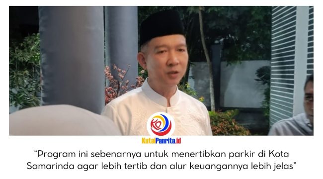 Anggota Komisi II DPRD Kota Samarinda, Viktor Yuan, memberikan keterangan kepada awak media terkait rencana penerapan program parkir berlangganan di Kota Samarinda yang disarankan untuk diuji coba terlebih dahulu sebelum diberlakukan secara luas. Foto: Yana Ashari.