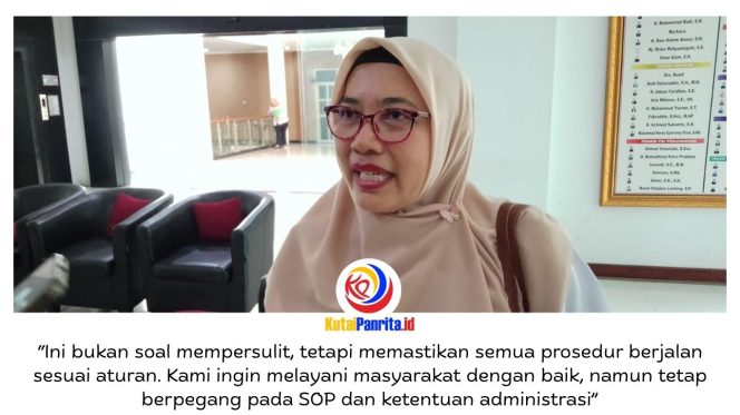 
 Lurah Gunung Lingai, Siti Jubaedah, memberikan keterangan kepada awak media usai menghadiri rapat bersama anggota DPRD Kota Samarinda terkait pelayanan administrasi pertanahan. Ia menyebut kehadirannya sebagai bentuk penghormatan atas undangan DPRD sekaligus kesempatan menerima masukan guna meningkatkan kualitas pelayanan. Foto: Fathur Rabbany.