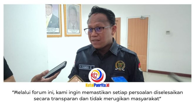 
 Ketua Komisi I DPRD Kota Samarinda, Samri Shaputra, memberikan keterangan terkait Rapat Dengar Pendapat (RDP) yang membahas dua persoalan pertanahan, Rabu (22/4/2026). Rapat berlangsung di Ruang Rapat Gabungan Lantai 1 DPRD Kota Samarinda. (Foto: Fathur Rabbany)