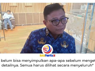 Wakil Wali Kota Samarinda, Saefuddin Zuhri, memberikan keterangan kepada awak media terkait belum diterimanya laporan lengkap perizinan pembangunan gereja di kawasan Mangkung Palasu, Samarinda Seberang. Foto: Fathur Rabbany.