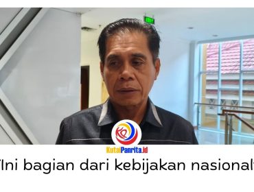 Ketua DPRD Kota Samarinda, Helmi Abdullah, memberikan keterangan terkait dukungan terhadap penerapan kerja fleksibel ASN melalui skema WFO dan WFA untuk efisiensi energi. Foto: Fathur Rabbany.