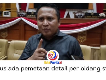 Anggota Komisi IV DPRD Samarinda, Anhar, memberikan keterangan terkait pentingnya perencanaan kebutuhan tenaga pendidik berbasis data di Kalimantan Timur, khususnya Samarinda. Foto: Fathur Rabbany.