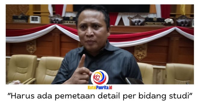 
 Anggota Komisi IV DPRD Samarinda, Anhar, memberikan keterangan terkait pentingnya perencanaan kebutuhan tenaga pendidik berbasis data di Kalimantan Timur, khususnya Samarinda. Foto: Fathur Rabbany.