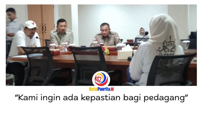 
 Suasana hearing Komisi II DPRD Kota Samarinda bersama Disdag mengevaluasi penataan Pasar Pagi di Gedung DPRD Samarinda, Rabu (29/4/2026), dipimpin Iswandi. Foto: Fathur Rabbany.