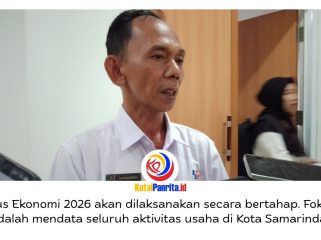 Kepala BPS Samarinda, Supriyanto, memberikan keterangan kepada awak media terkait persiapan Sensus Ekonomi 2026 usai hearing bersama Komisi IV DPRD Samarinda di Gedung DPRD, Selasa (28/4/2026). Foto: Fathur Rabbany.