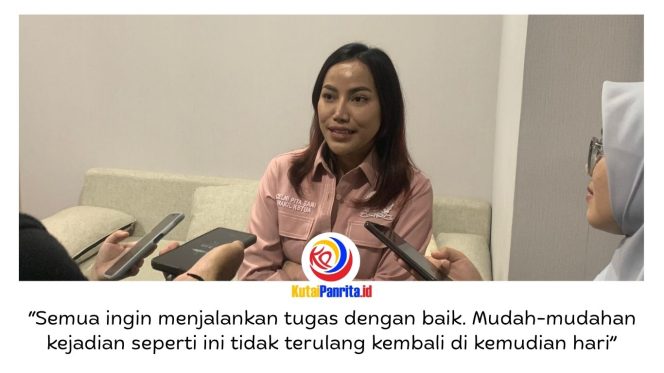 
 Wakil Ketua DPRD Kota Samarinda, Celni Pita Sari, memberikan keterangan kepada awak media terkait keprihatinannya atas insiden yang menimpa seorang jurnalis perempuan saat meliput aksi demonstrasi. Ia menyayangkan adanya dugaan tindakan represif di tengah penyampaian aspirasi masyarakat dan menegaskan bahwa demonstrasi seharusnya berlangsung aman, tertib, serta tanpa gesekan yang merugikan pihak mana pun. Foto: Fathur Rabbany.