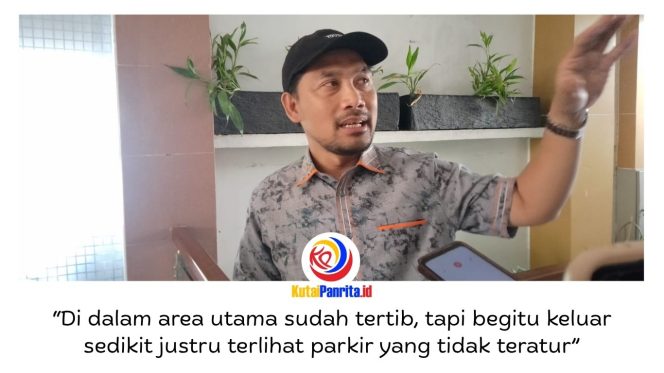 
 Anggota DPRD Kota Samarinda, Abdul Rohim, memberikan keterangan kepada awak media terkait sorotan terhadap pelaksanaan car free night di Samarinda, khususnya penataan parkir di luar kawasan utama kegiatan yang dinilai masih perlu dibenahi meski konsep acara sudah berjalan baik. Foto: Fathur Rabbany.