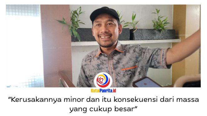 
 Wakil Ketua Pansus LKPJ DPRD Kota Samarinda, Abdul Rohim, memberikan keterangan kepada awak media terkait kerusakan fasilitas di kawasan Teras Samarinda pasca aksi unjuk rasa yang dinilai masih tergolong ringan dan tidak mengganggu fungsi utamanya sebagai ruang publik. Foto: Fathur Rabbany.