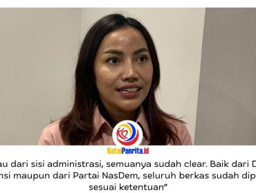 Wakil Ketua DPRD Kota Samarinda, Celni Pita Sari, memberikan keterangan kepada awak media terkait proses Pergantian Antar Waktu (PAW) anggota DPRD Kalimantan Timur dari Partai NasDem yang kini tinggal menunggu persetujuan pemerintah pusat. Foto: Fathur Rabbany.
