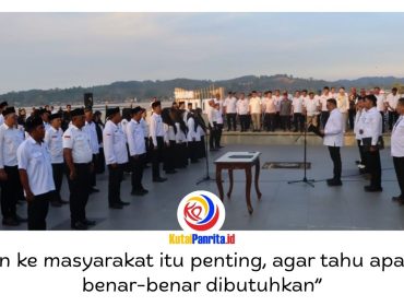 Bupati Kutai Kartanegara Aulia Rahman Basri melantik 119 pejabat pengawas sebagai langkah memperkuat kinerja birokrasi dan meningkatkan kualitas pelayanan publik. Pelantikan berlangsung di Taman Tanjong, Tenggarong, Rabu (29/4/2026). Dok: Prokopim Kukar.