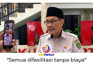 Kepala DPMPTSP Kukar, Alfian Noor, memberikan keterangan terkait pelaksanaan nikah dan sidang isbat pernikahan massal di Mal Pelayanan Publik Kukar, Rabu (29/4/2026). Foto: Fairuzzabady.