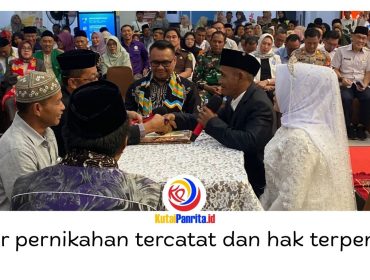 Bupati Kutai Kartanegara, Aulia Rahman Basri, menjadi saksi pernikahan massal di Mal Pelayanan Publik (MPP) Kukar, Rabu (29/4/2026). Foto: Fairuzzabady.