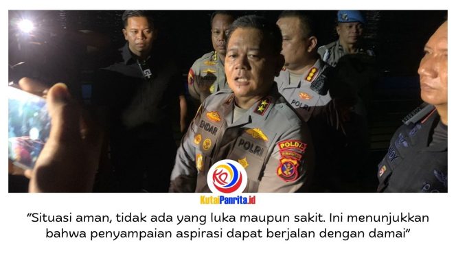 
 Kepala Kepolisian Daerah (Kapolda) Kalimantan Timur (Kaltim), Irjen Pol. Endar Priantoro, memberikan keterangan pers terkait pelaksanaan aksi penyampaian aspirasi oleh aliansi mahasiswa yang berlangsung tertib dan kondusif di Samarinda, Selasa (21/4/2026). Foto: Yana Ashari.