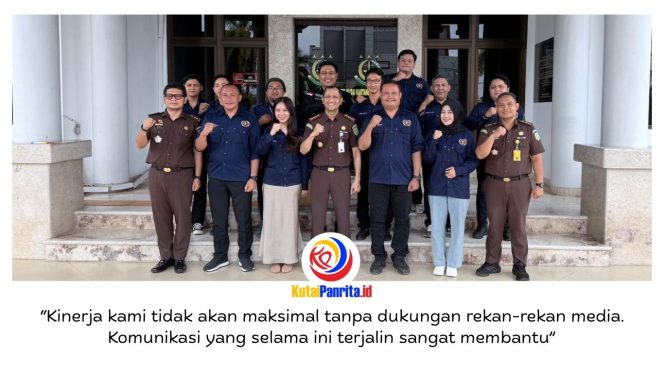 
 Foto bersama jajaran PWI Kutai Kartanegara dan Kejaksaan Negeri Kutai Kartanegara usai pertemuan. Dok: PWI Kutai Kartanegara.